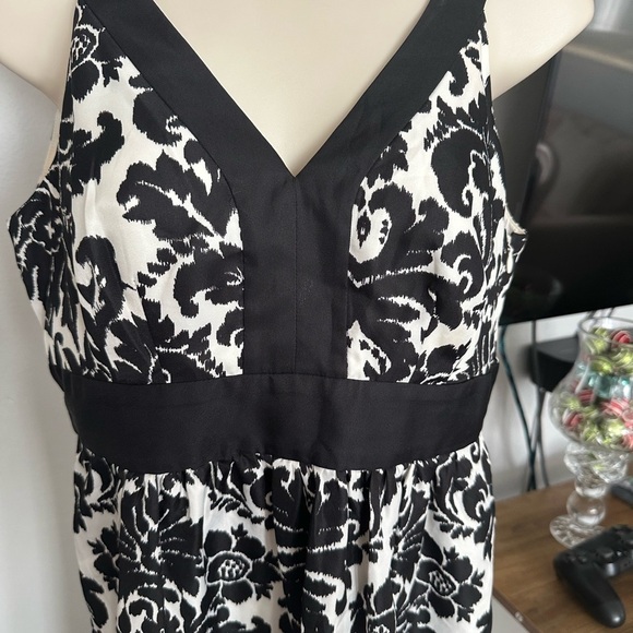 Ann Taylor Elegant Black and White Dress size 4 - Picture 3 of 6